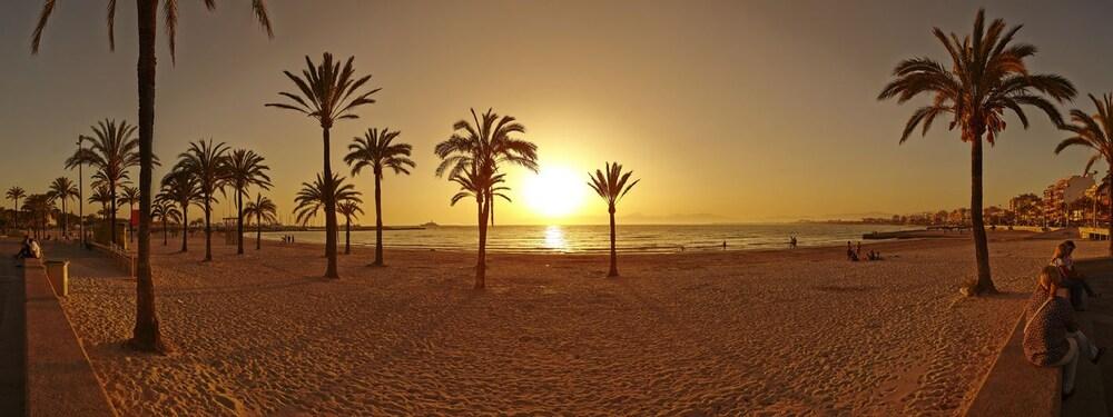Hotel Sahara Nubia Gobi Ses Cadenes Exteriér fotografie Panorama of the beach at Torrevieji
