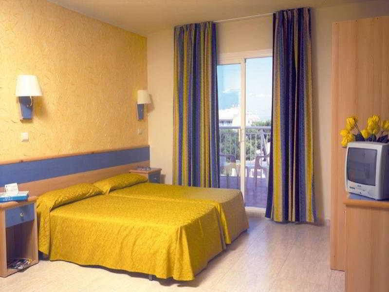 Hotel Sahara Nubia Gobi Ses Cadenes Exteriér fotografie A room at a hotel in Malta